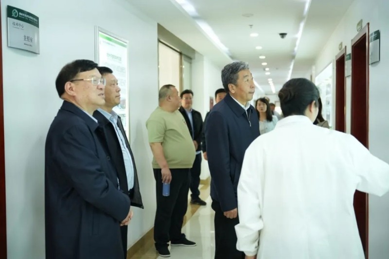 山西省供銷(xiāo)合作社聯(lián)合社黨組書(shū)記、理事會(huì)主任高建軍一行蒞臨公司調(diào)研指導(dǎo)