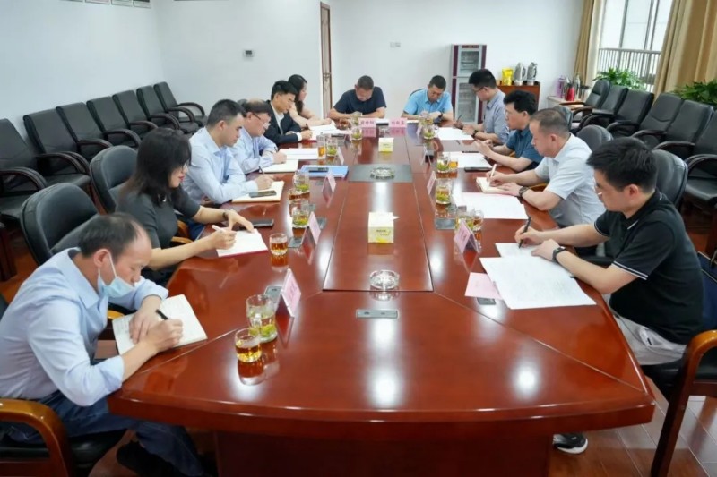 湖南省供銷(xiāo)合作總社黨組書(shū)記、理事會(huì)主任周曉理調(diào)研公司并主持召開(kāi)座談會(huì)