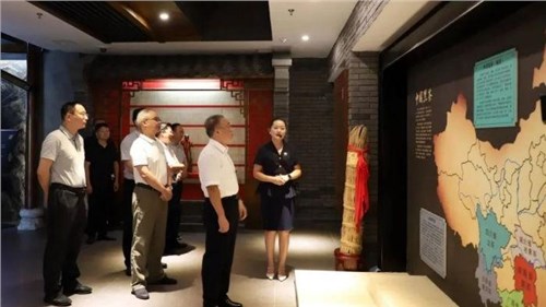 湖南省人大常委會(huì)副主任彭國(guó)甫一行考察調(diào)研集團(tuán)白沙溪茶廠