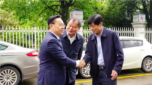 湖南師范大學(xué)校長劉仲華院士、副校長唐賢清一行蒞臨集團益陽茶廠調(diào)研指導(dǎo)